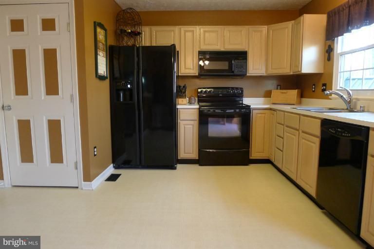 939 Chestnut Manor Ct, Baltimore, MD 21226