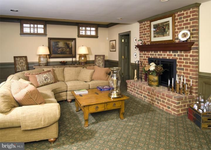 17636 Canby Rd, Leesburg, VA 20175
