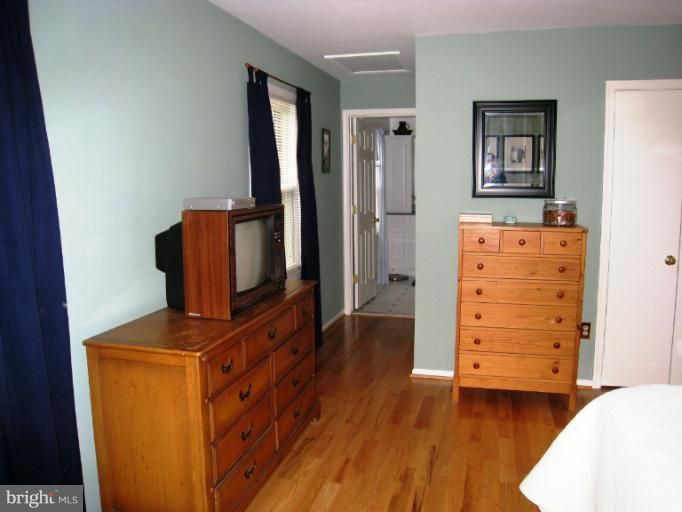8471 Sevan Ct, Annandale, VA 22003