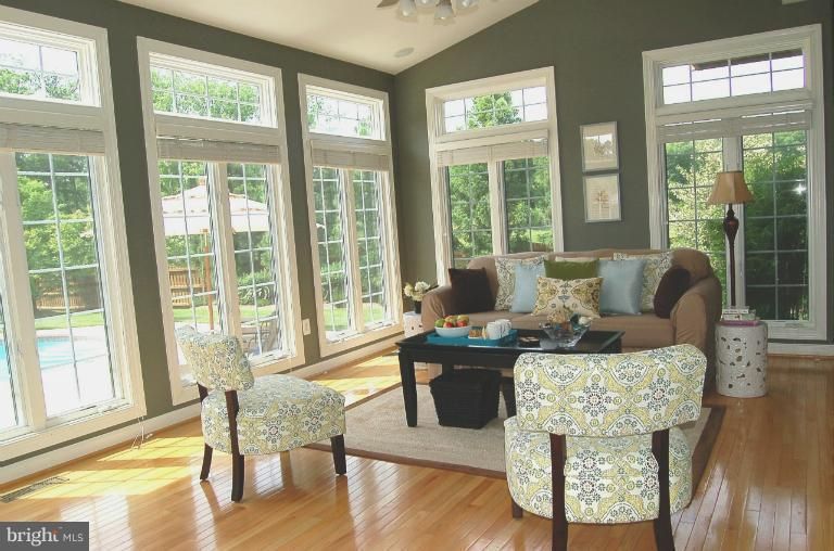 22547 Forest Manor Dr, Ashburn, VA 20148