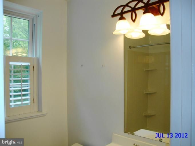4873 28th St S #B, Arlington, VA 22206