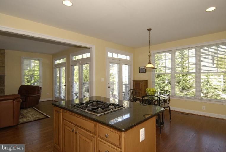 1517 Pathfinder Ln, Mclean, VA 22101