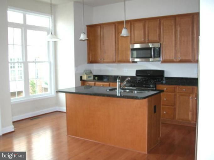 6082 Madison Park Dr, Baileys Crossroads, VA 22041