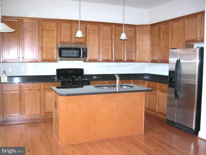 6082 Madison Park Dr, Baileys Crossroads, VA 22041
