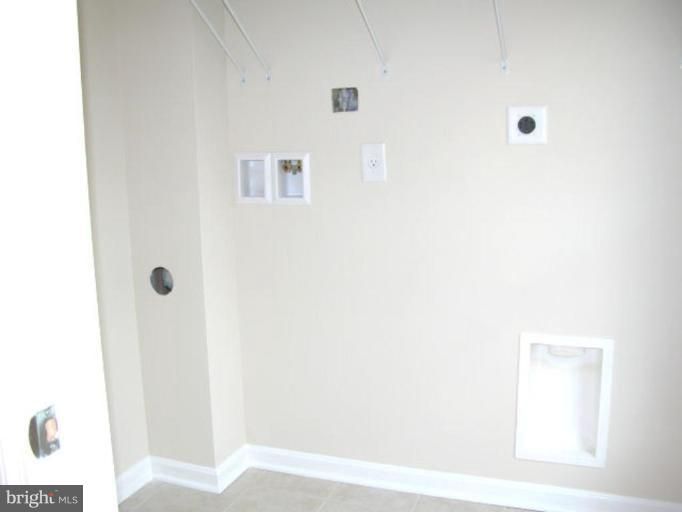 6082 Madison Park Dr, Baileys Crossroads, VA 22041