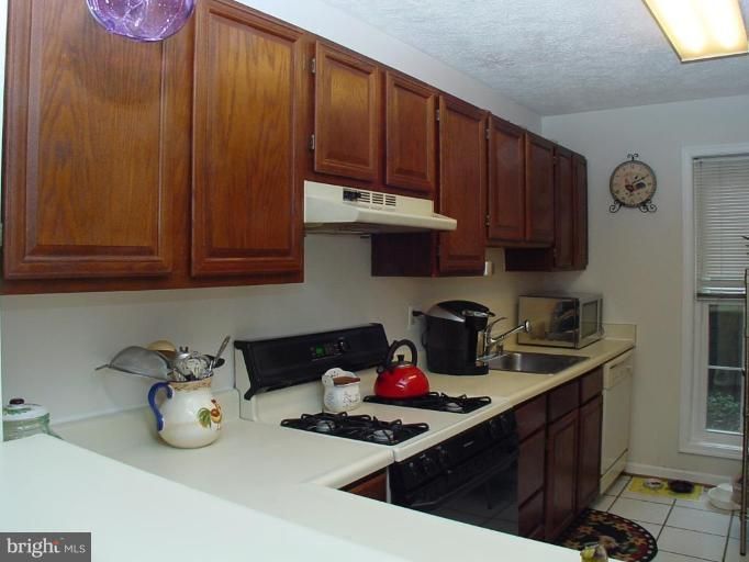 9963 Oakton Terrace Rd #9963, Oakton, VA 22124