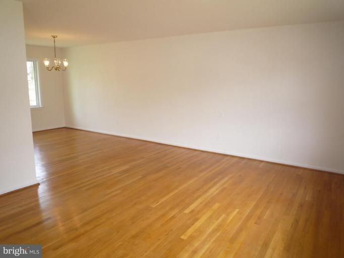 8301 Cherry Valley Ln, Alexandria, VA 22309