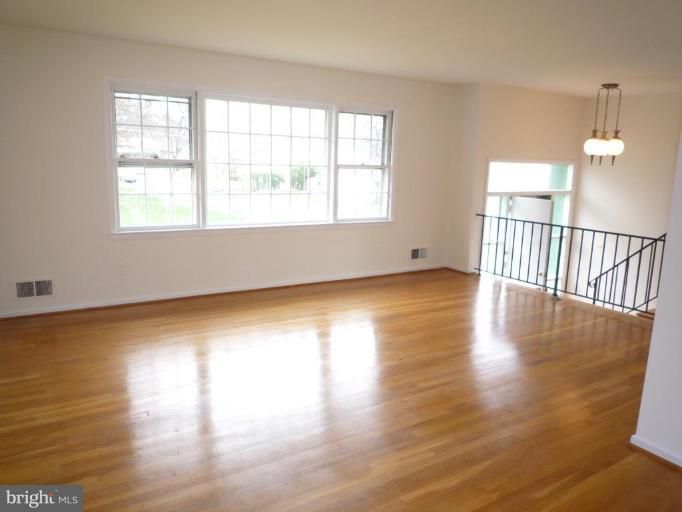 8301 Cherry Valley Ln, Alexandria, VA 22309