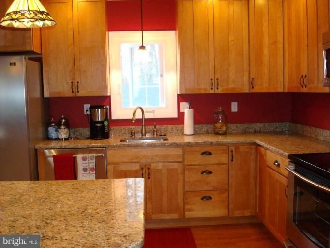 906 Jay Ct, Glen Burnie, MD 21061