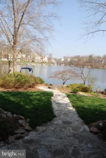 11062 Thrush Ridge Rd, Reston, VA 20191