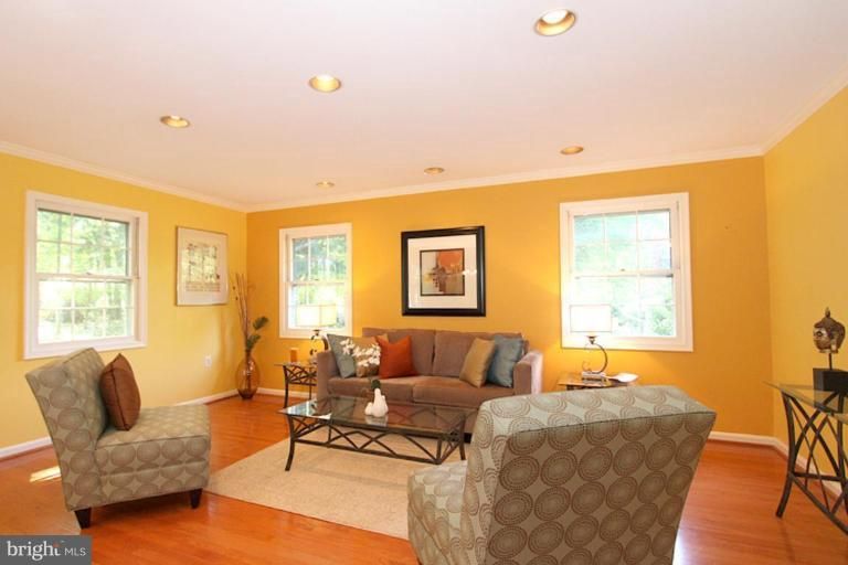2924 Birchtree Ln, Silver Spring, MD 20906