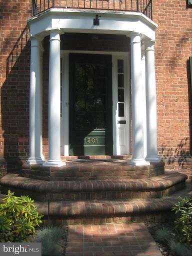 1501 Ivanhoe St, Arlington, VA 22205
