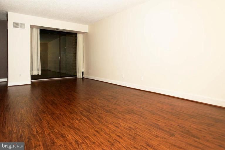 2300 Pimmit Dr #113, Falls Church, VA 22043