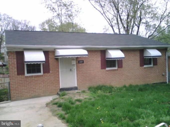 1207 Drum Ave, Capitol Heights, MD 20743