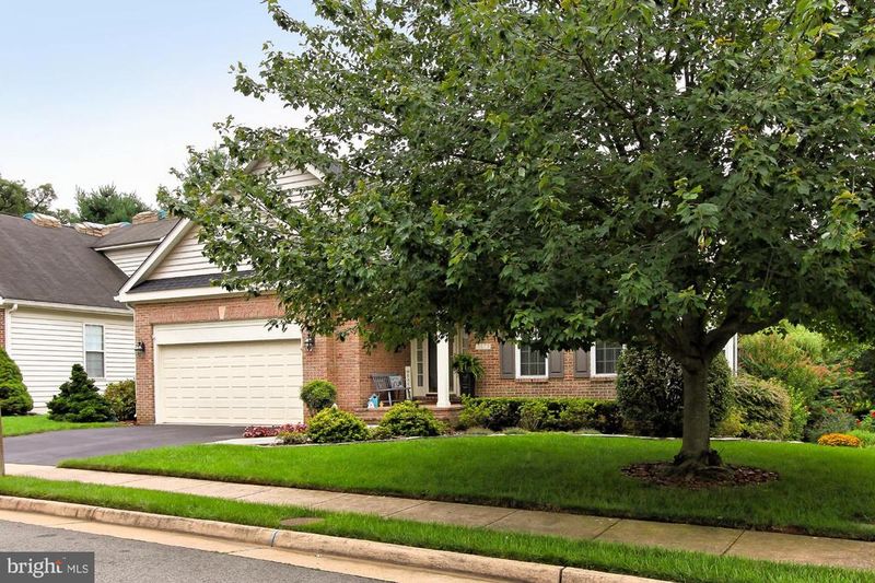 9579 Pine Meadows Ln, Burke, VA 22015