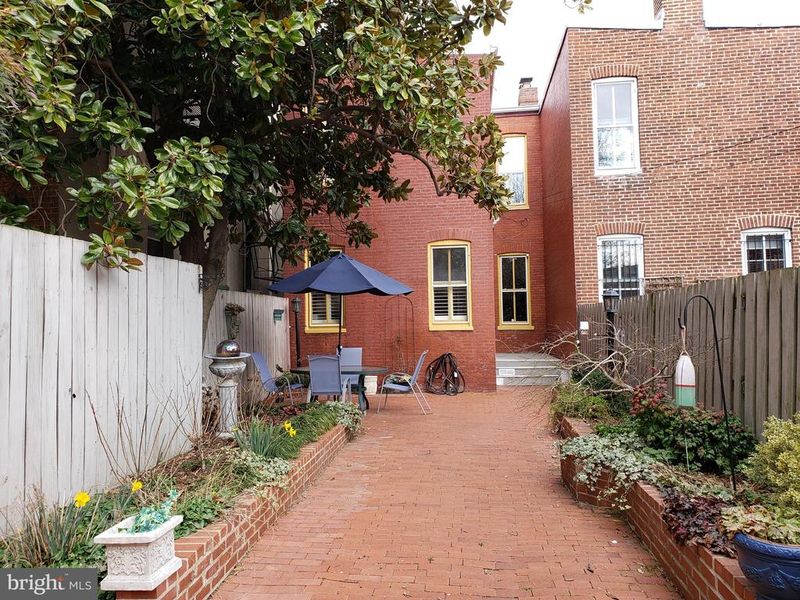 9 7th St SE, Washington, DC 20003