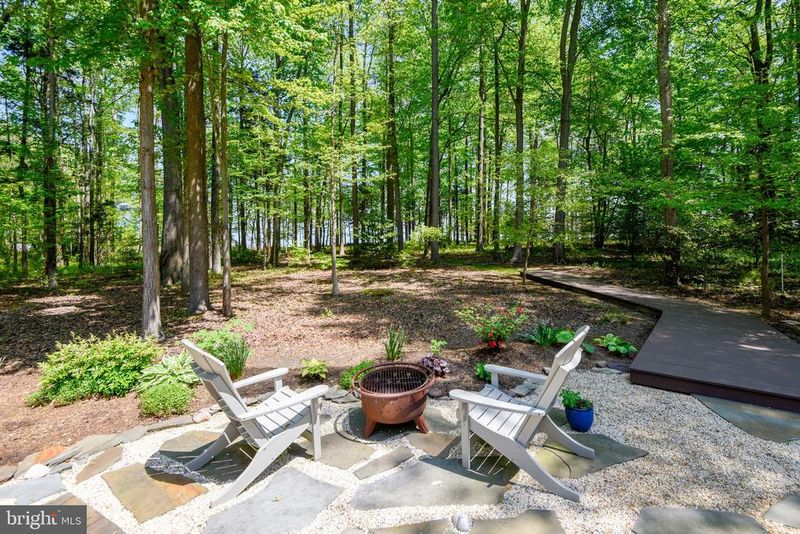 986 Marzoff Rd, Deale, MD 20751