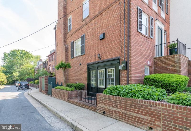 202 Green St, Alexandria, VA 22314