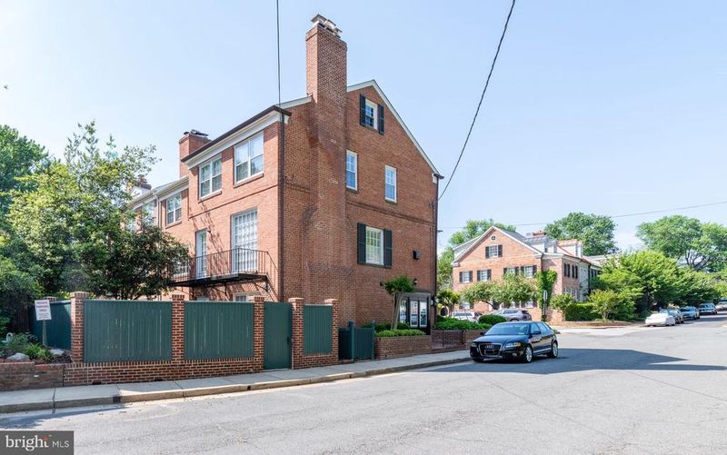 202 Green St, Alexandria, VA 22314