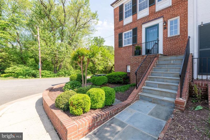202 Green St, Alexandria, VA 22314