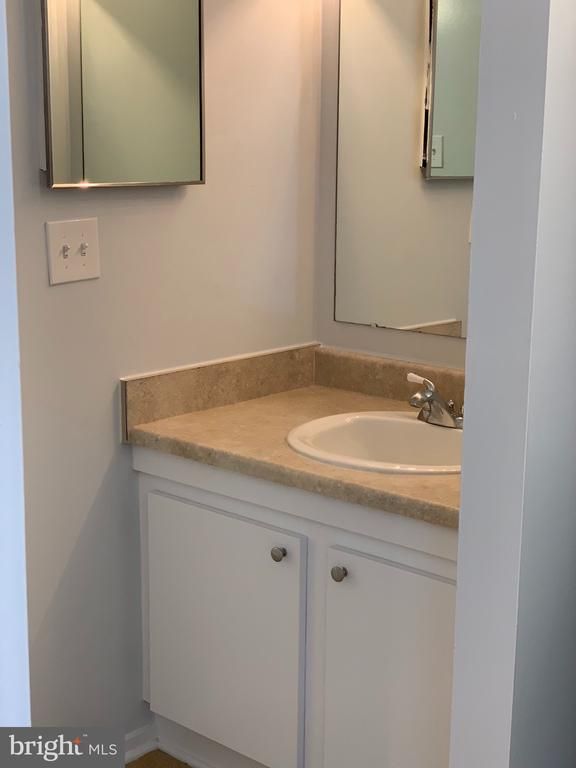 1662 Parkcrest Cir #300, Reston, VA 20190
