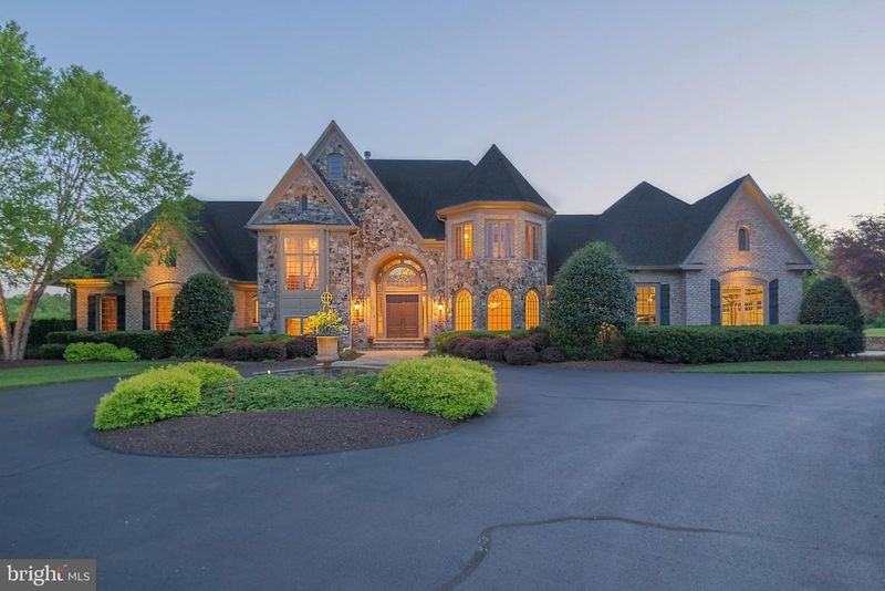 2016 Dixon Rd, Frederick, MD 21704
