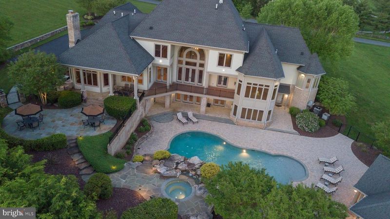 2016 Dixon Rd, Frederick, MD 21704