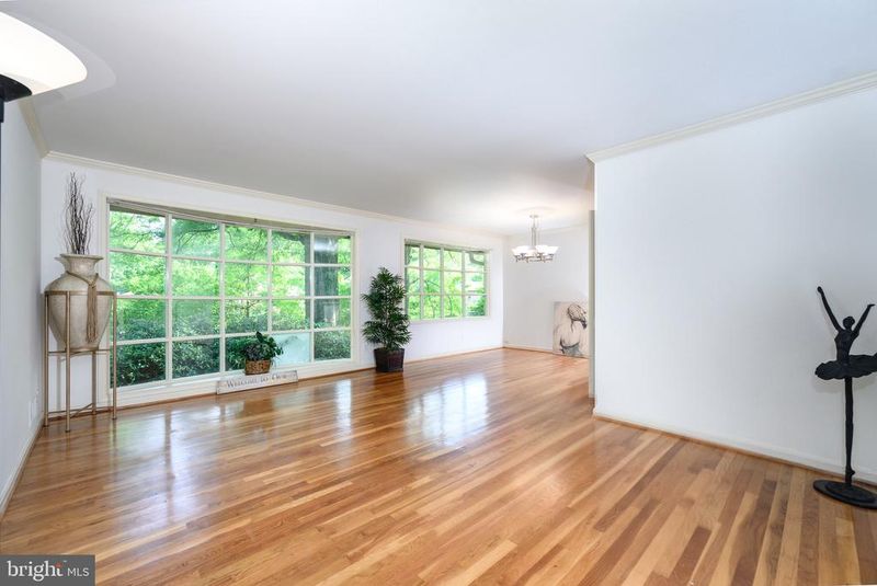 6728 Sulky Ln, North Bethesda, MD 20852