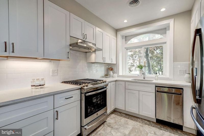 411 E St NE, Washington, DC 20002