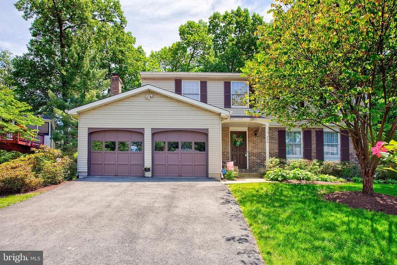 203 Silverleaf Dr, Sterling, VA 20164