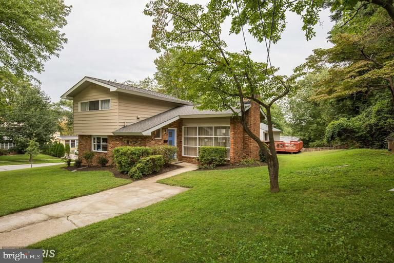 8 Gruenther Ct, Rockville, MD 20851