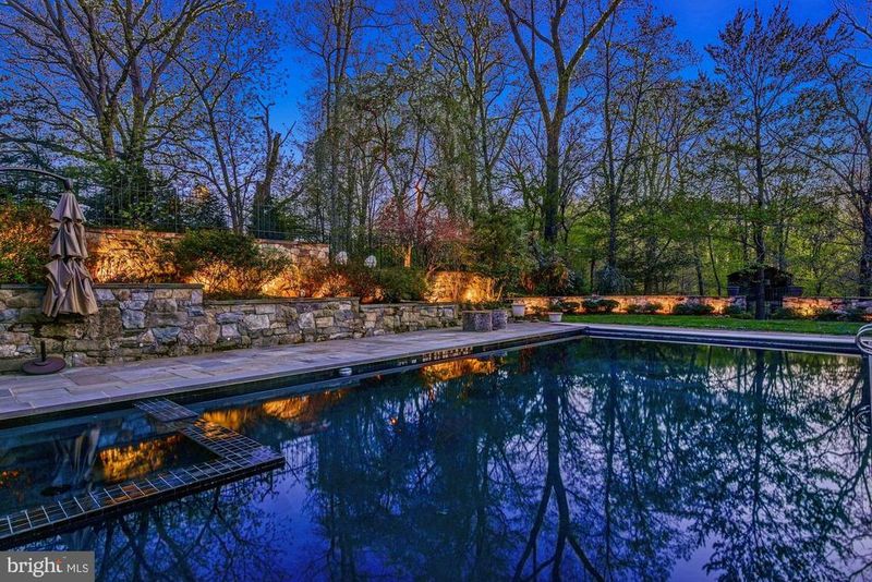 10706 Riverwood Dr, Rockville, MD 20854