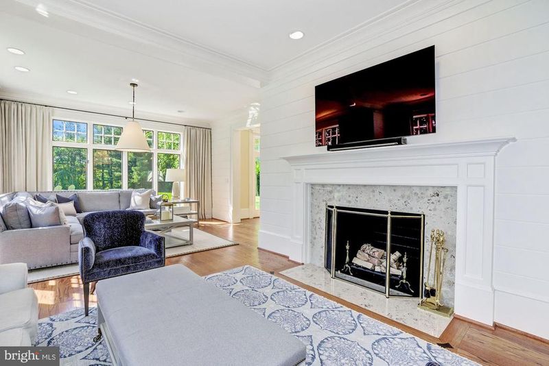 10706 Riverwood Dr, Rockville, MD 20854