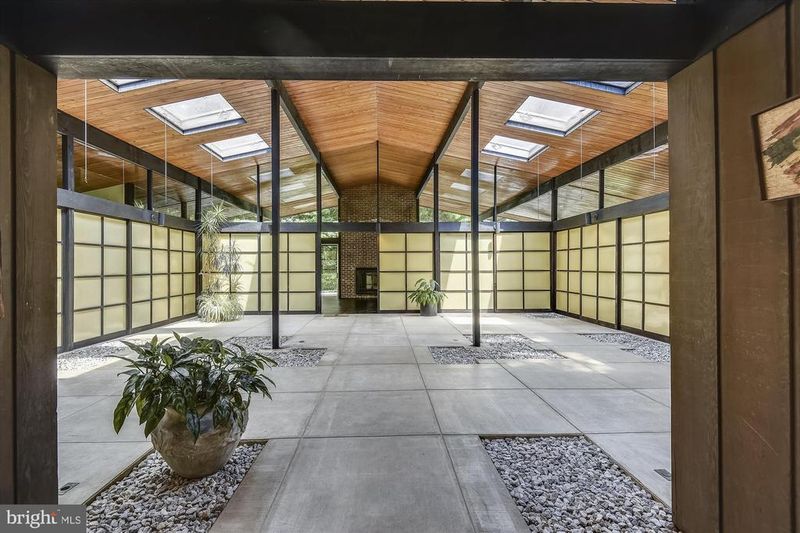 400 W Windsor Ave, Alexandria, VA 22302