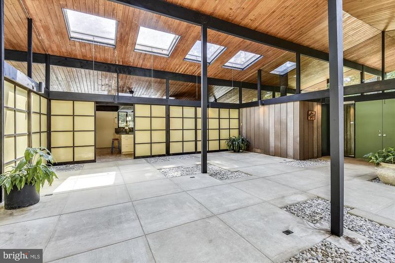 400 W Windsor Ave, Alexandria, VA 22302