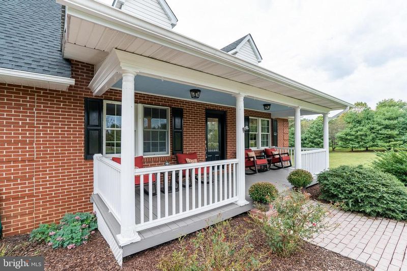 18180 Turnberry Dr, Round Hill, VA 20141