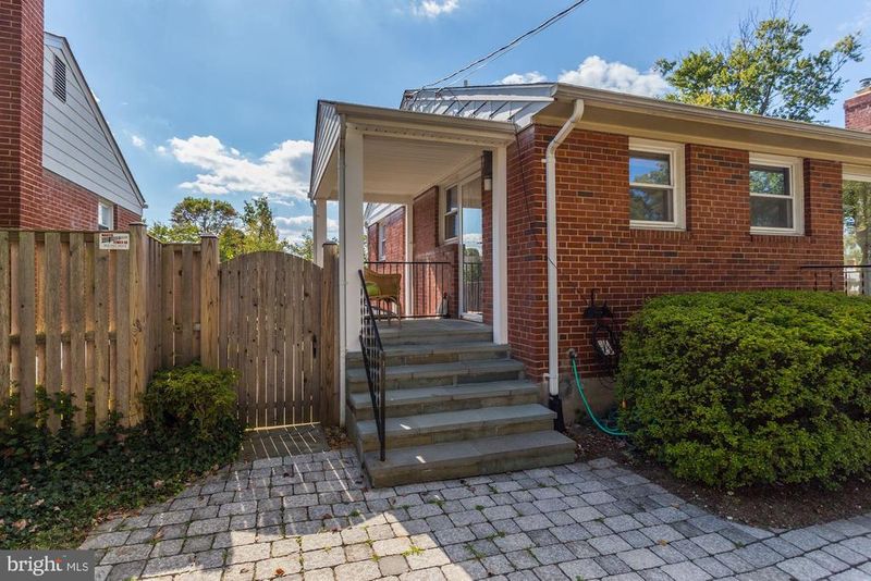 6408 Tisdale Ter, Bethesda, MD 20817