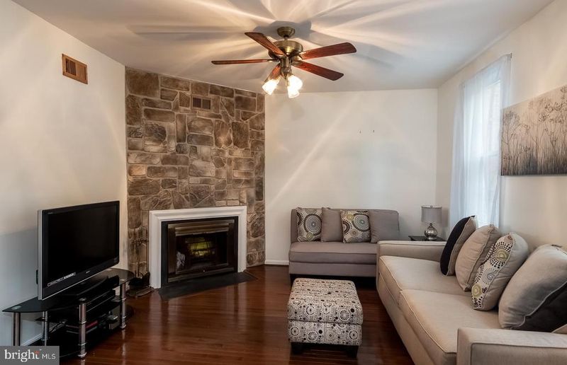 5910 Kara Pl, Burke, VA 22015