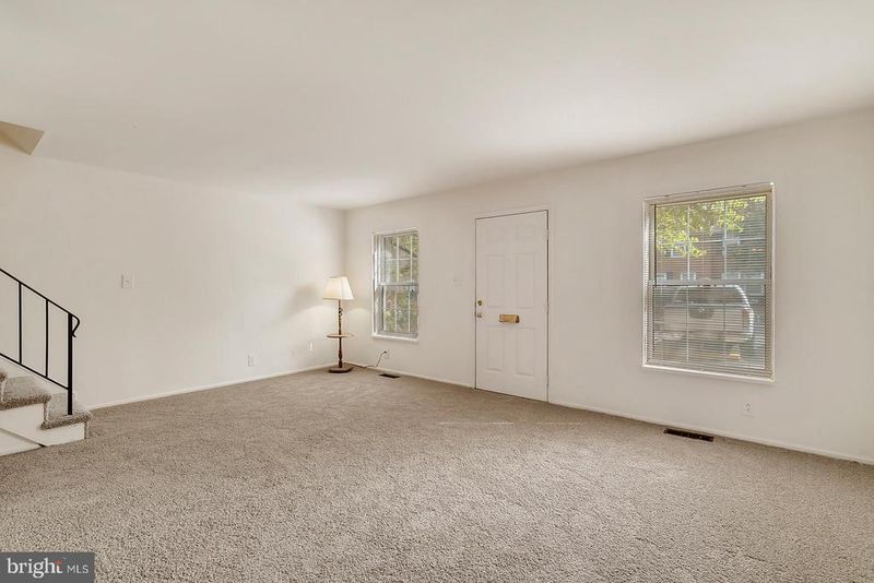213 N Baylor Dr, Sterling, VA 20164