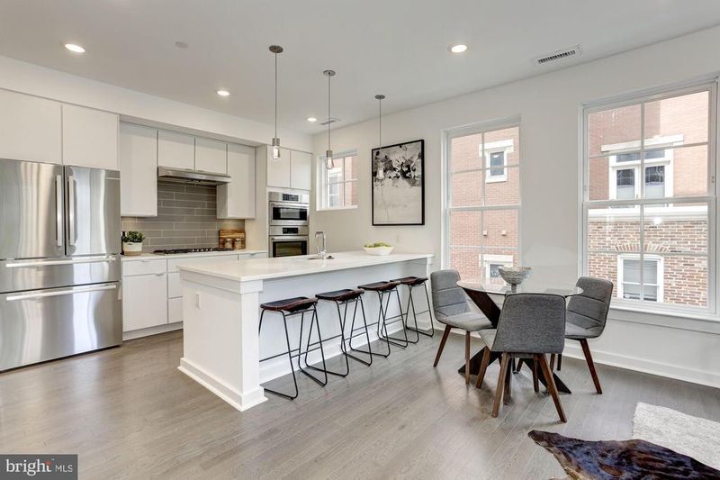 300 8th St NE #202, Washington, DC 20002