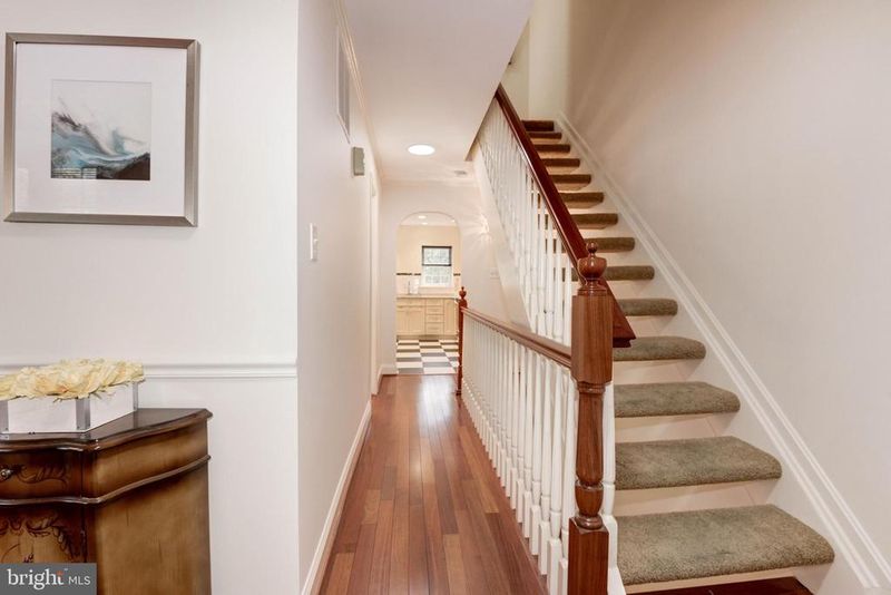 2103 Golf Course Dr, Reston, VA 20191