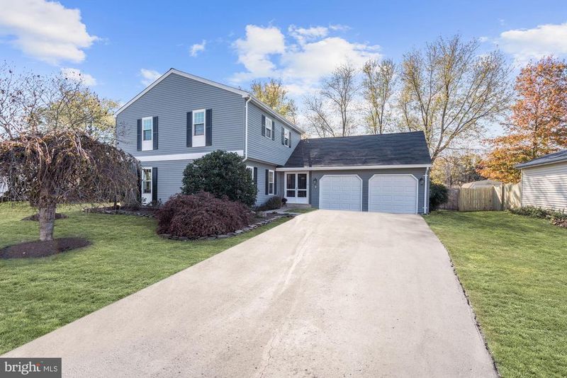 102 Elm Tree Ln, Sterling, VA 20164