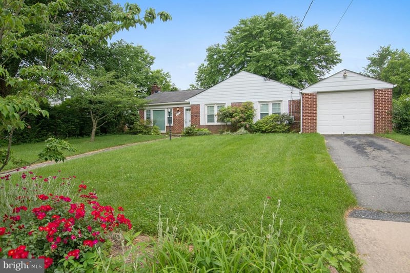 9702 Bellevue Dr, Bethesda, MD 20814