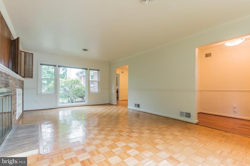 9702 Bellevue Dr, Bethesda, MD 20814
