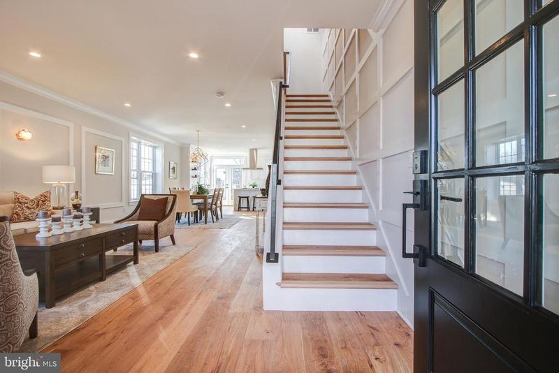327 L St NE, Washington, DC 20002