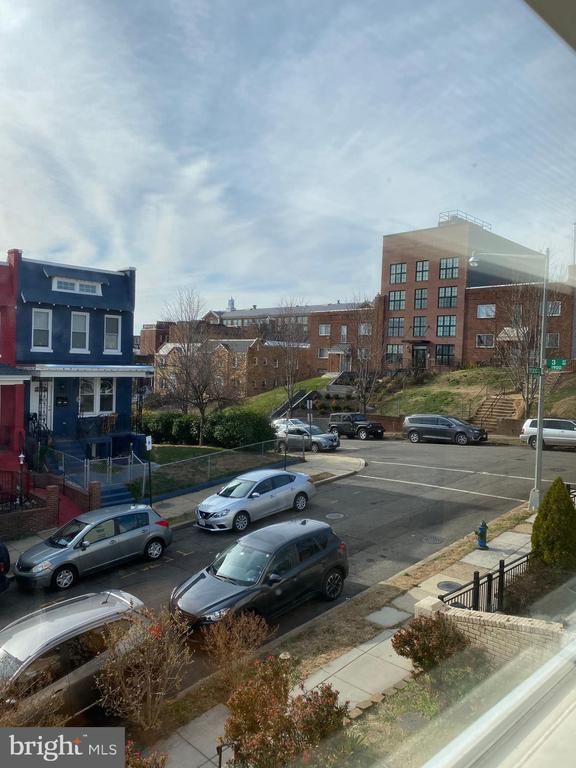 302 Todd Pl NE #4, Washington, DC 20002