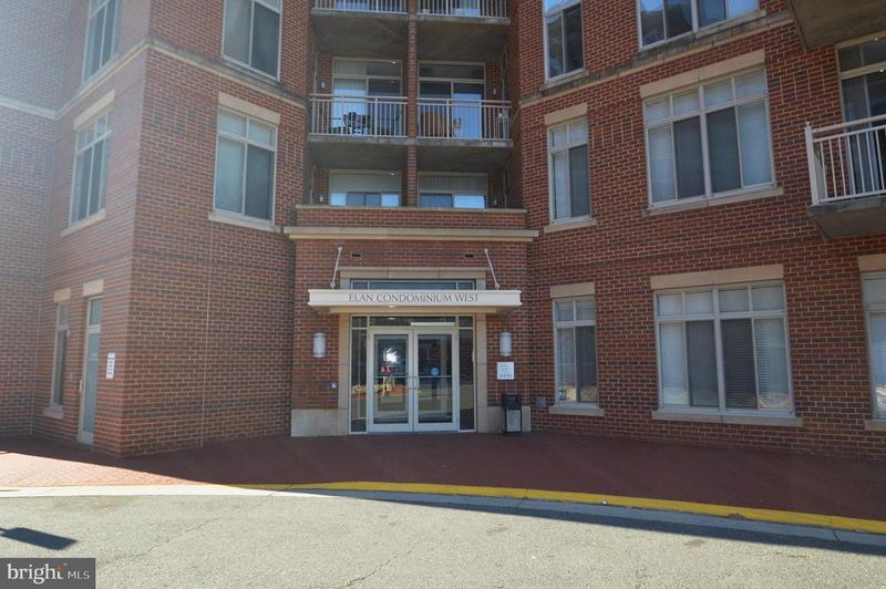 4490 Market Commons Dr #412, Fairfax, VA 22033