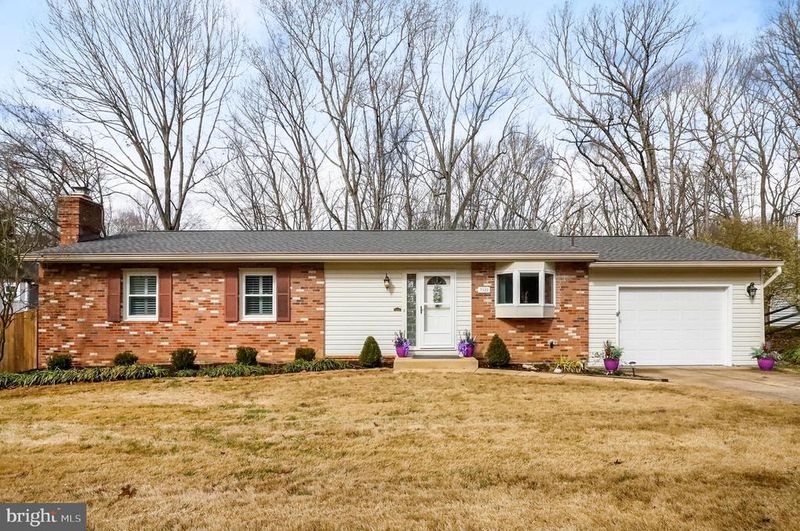 7122 Hadlow Ct, Springfield, VA 22152