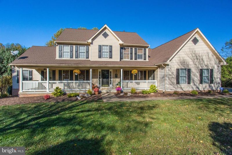 12060 Rose Hall Dr, Clifton, VA 20124