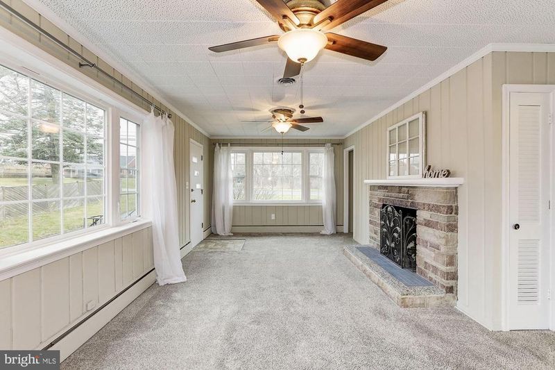 27237 Ridge Rd, Damascus, MD 20872